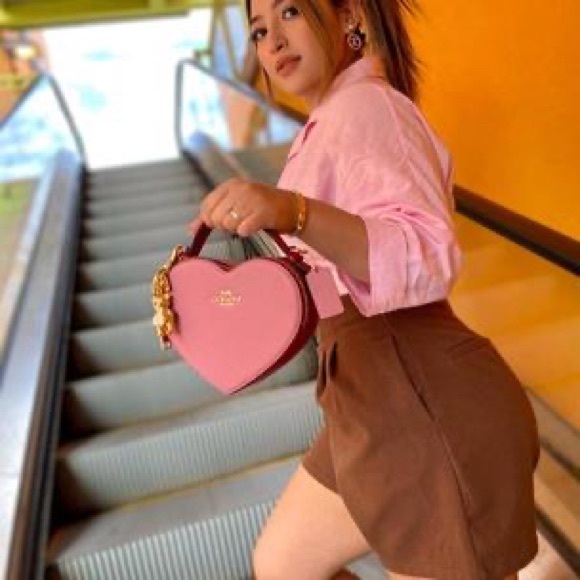 Coach Heart Crossbody in colorblock - Picture 4 of 14